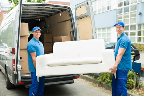 Removal truck hire service in Notting Hill for local home and business moves