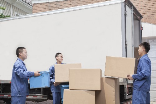 Removal team planning a flat move on a Notting Hill street
